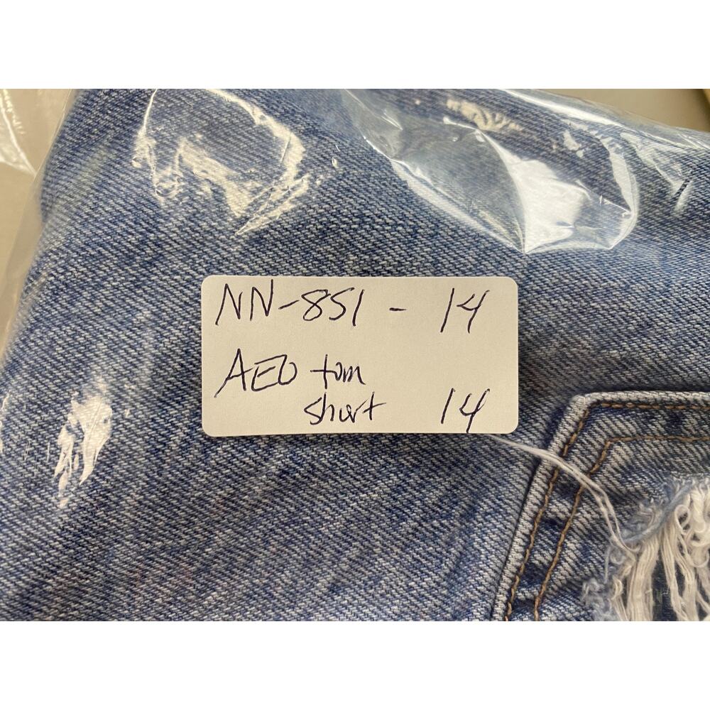 American Eagle Tomgirl Jean Shorts Womens 14 Blue Distressed Boyfriend 37x5 - Picture 15 of 15